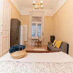 Nice 5-Room Apartment In The Heart Of The City Center Near The Synagogue