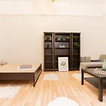 Nice 5-Room Apartment In The Heart Of The City Center Near The Synagogue