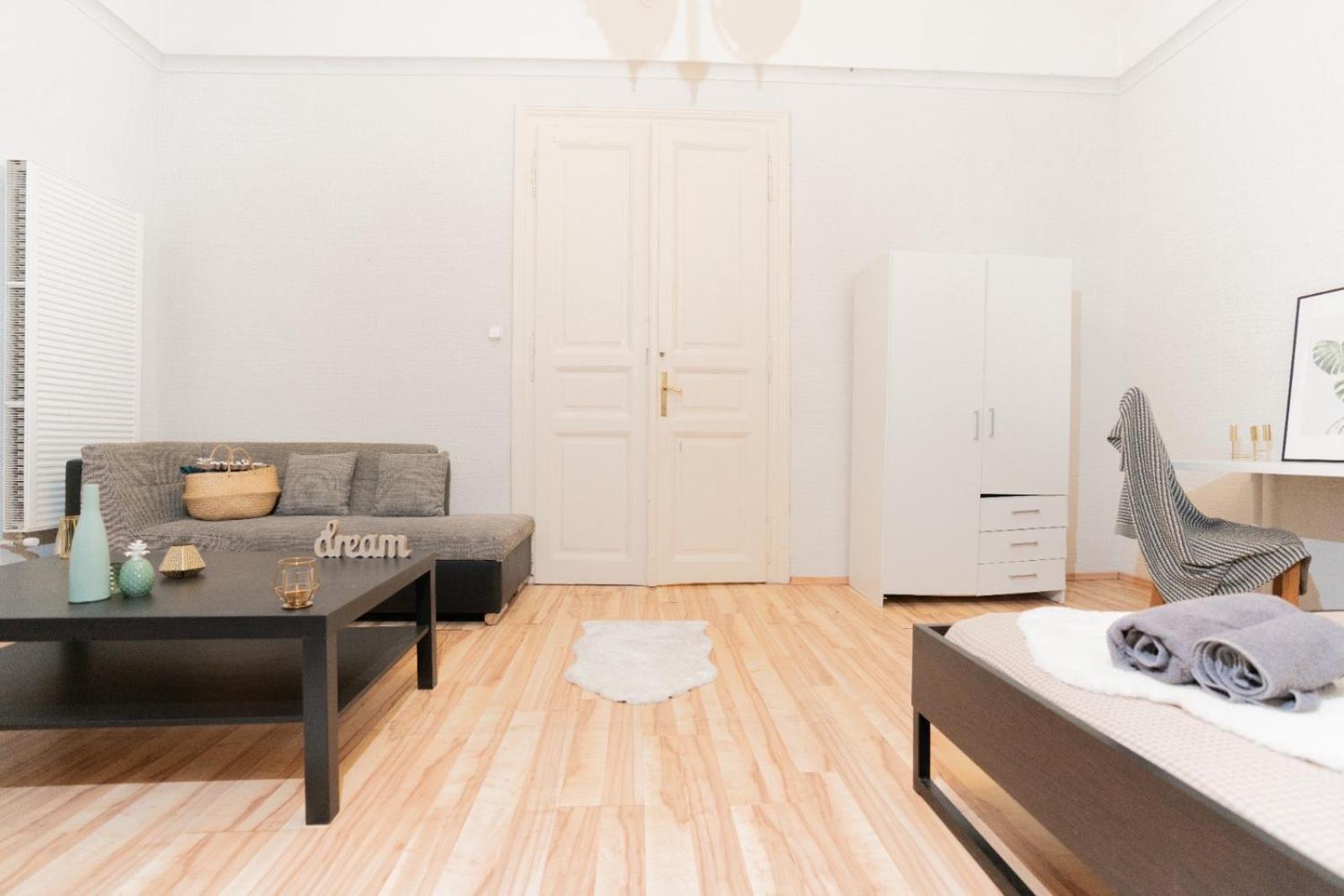 5-room In The Heart Of The Center Near The Synagogue Budapest