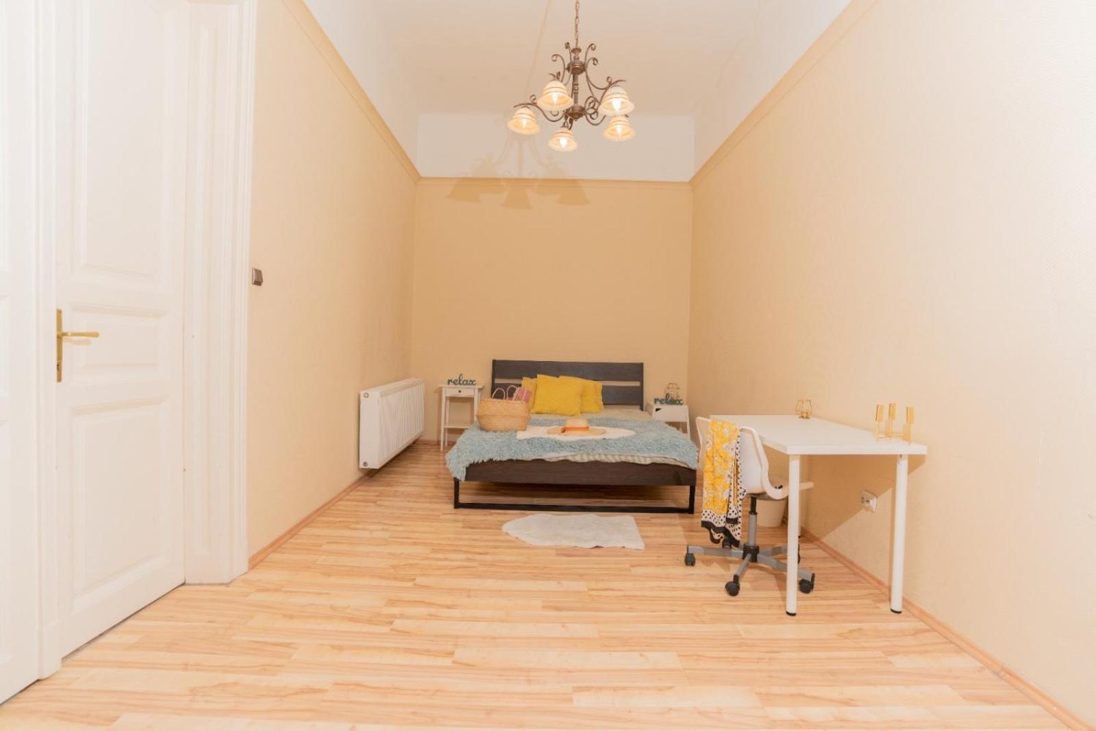 5-room In The Heart Of The Center Near The Synagogue * Budapest