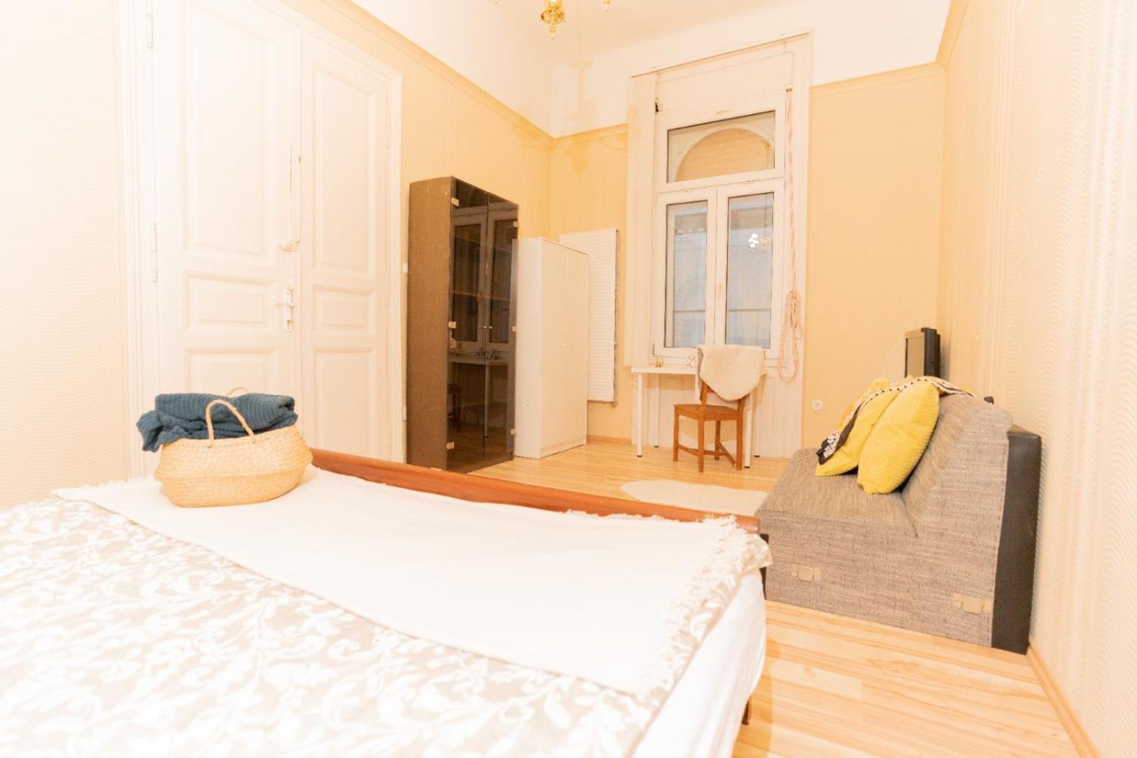 Apartment 5-room In The Heart Of The Center Near The Synagogue