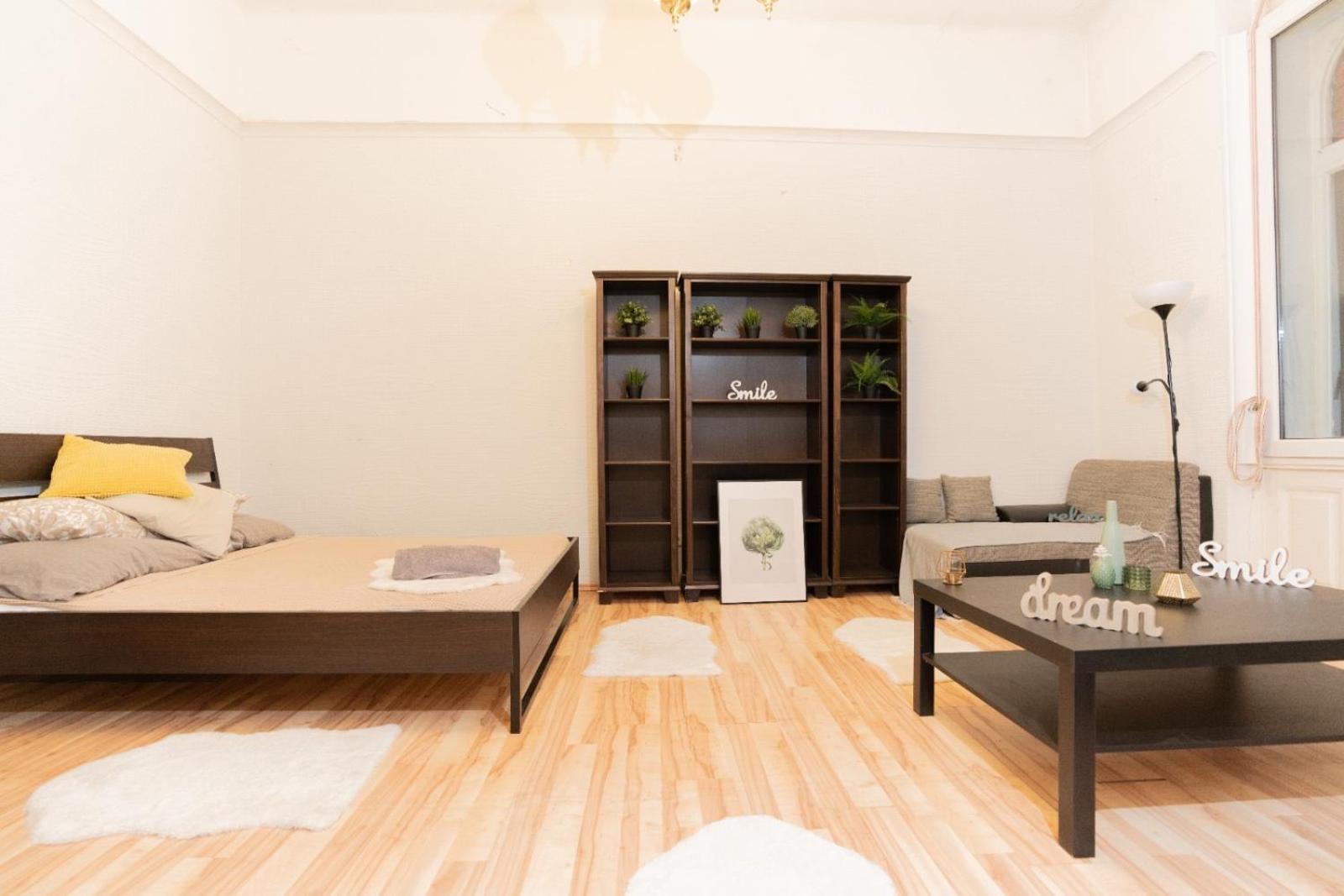 Apartment 5-room In The Heart Of The Center Near The Synagogue *